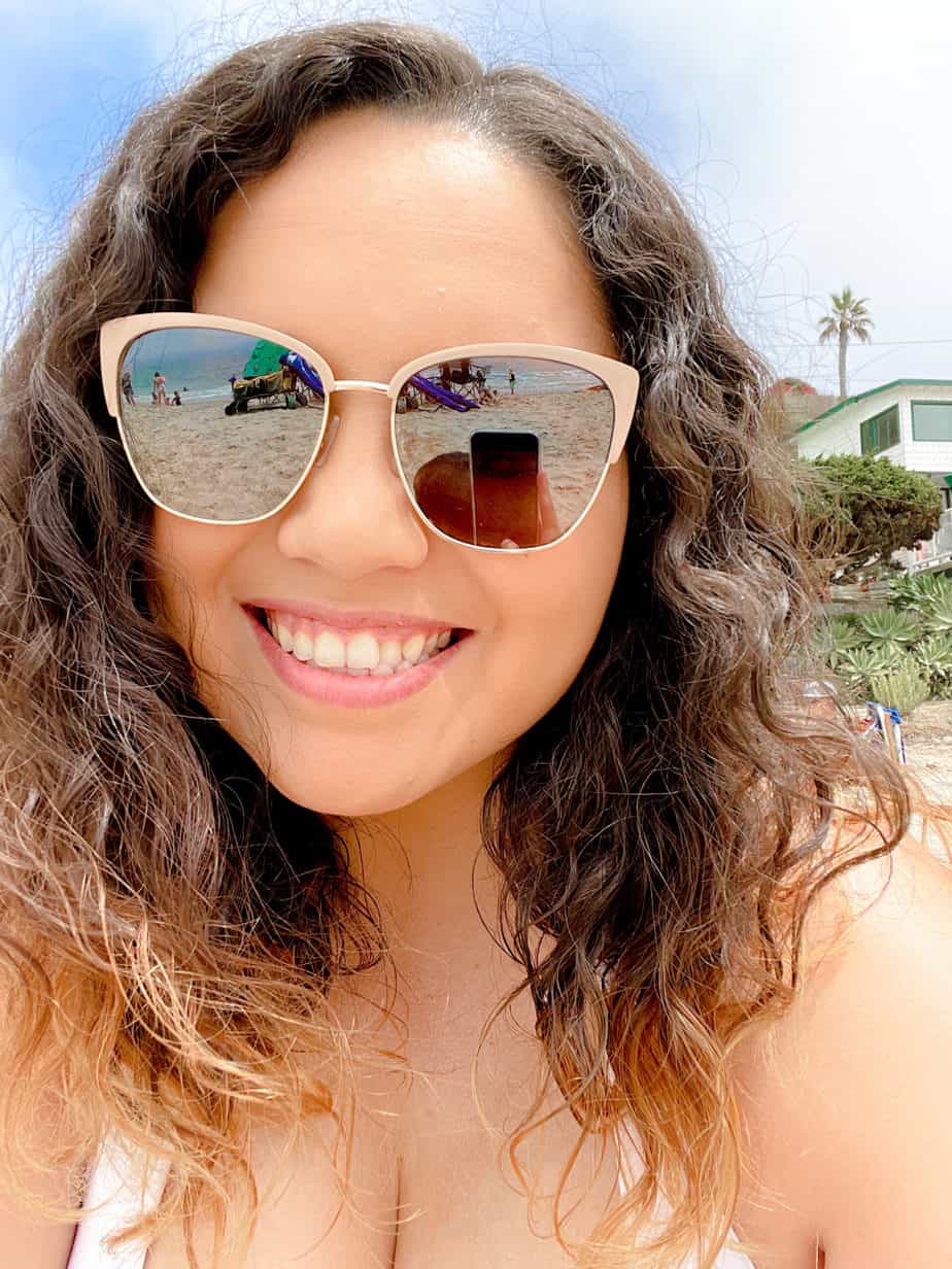 beach trip mom with glasses