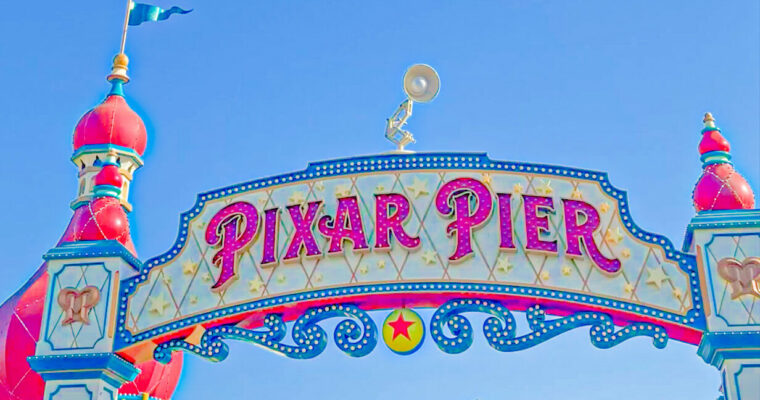 Lamplight Lounge On Pixar Pier
