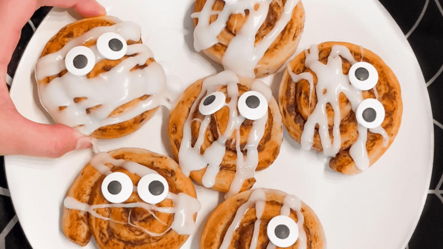 Quick & Easy Mummy Cinnamon Rolls For a Spooky Brunch