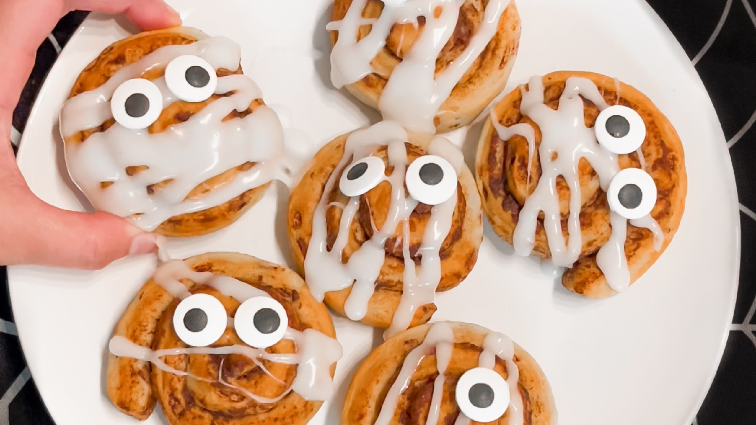 Quick & Easy Mummy Cinnamon Rolls